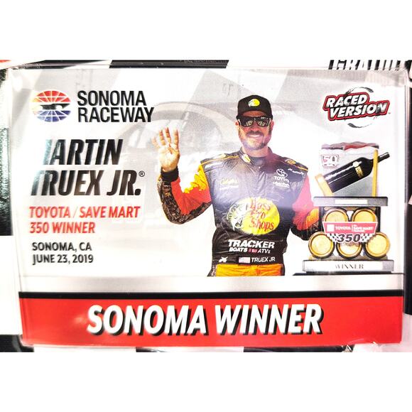 Lionel Racing Nascar Authentics #19 MARTIN TRUEX JR 2020 WAVE 01 Raced Version! - Picture 4 of 5